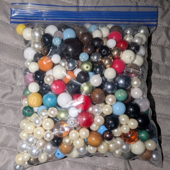 $3 with Bundle ~ Bag of Mixed Beads - Picture 1 of 5